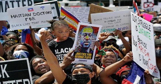اعتراضات بر علیه خشونت عریان پلیس در آمریکا: زانو بر گلو، فریاد در خیابان، در انتظار عدالت